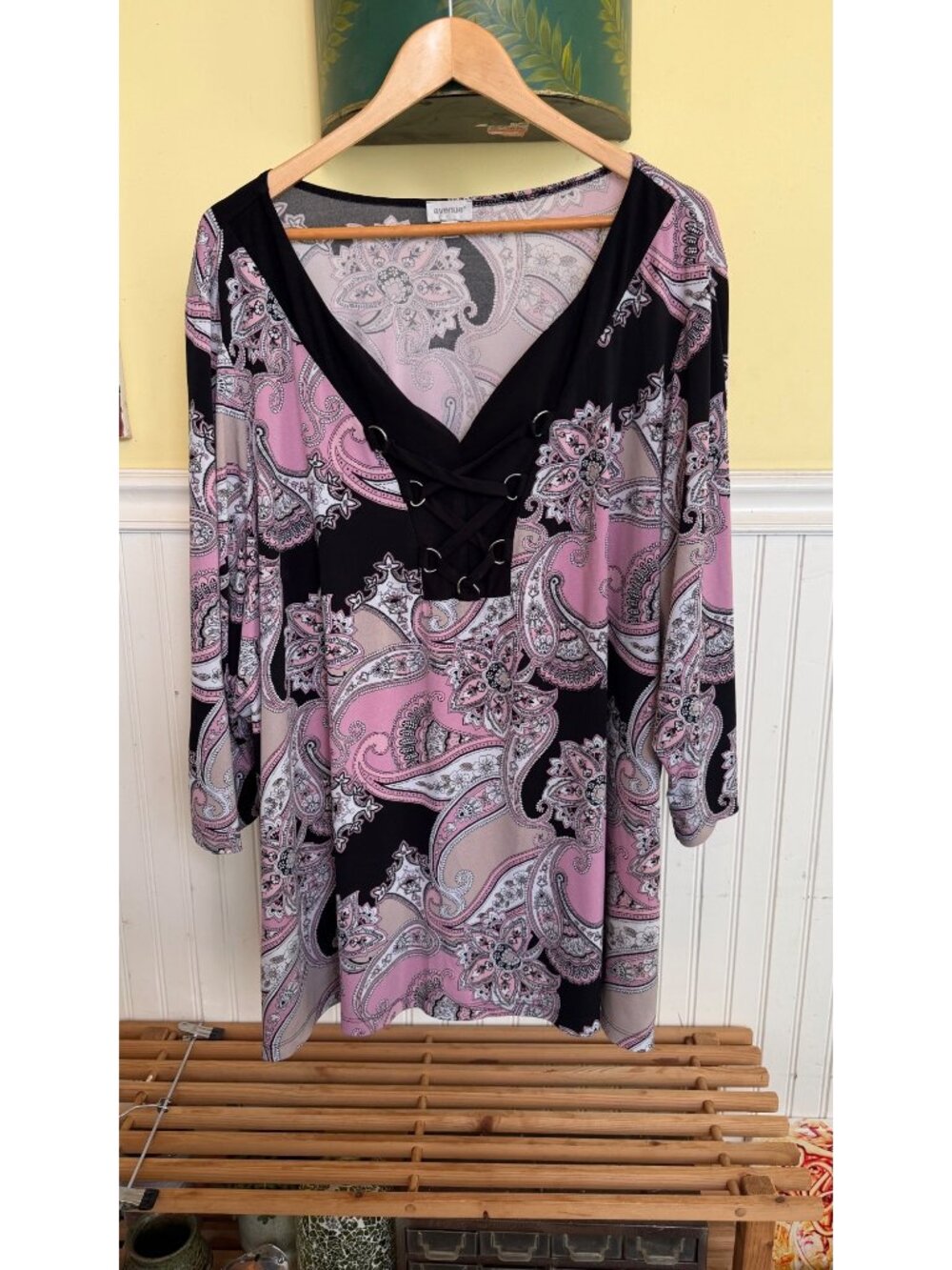 Avenue Womens Paisley Tunic Top 30/32 Black Pink Lace-Up Neckline 3/4 Sleeves